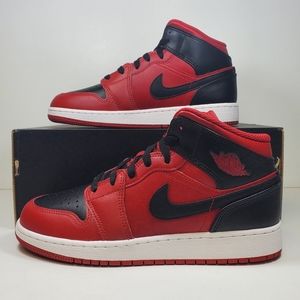 Air Jordan 1 mid (GS) reverse bred 554725-660 Size 6.5Y Womens 8 Shoes Sneakers